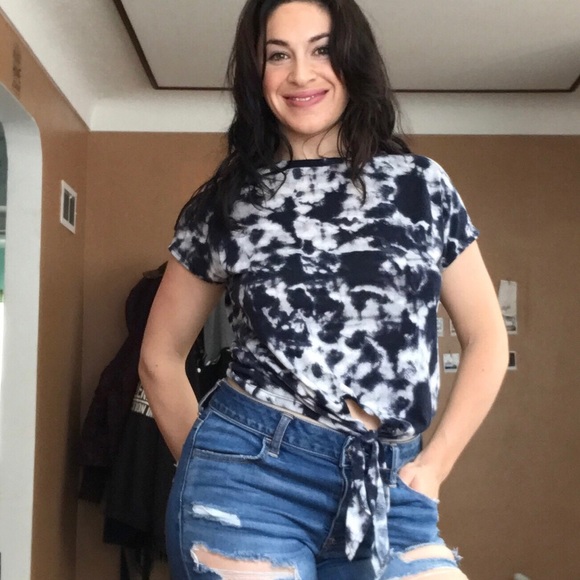 Black and white tie-dye crop style tee - Picture 9 of 10